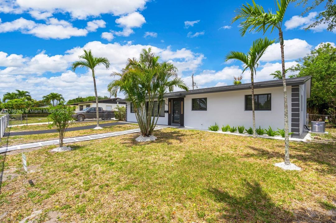 Recently Sold: $640,000 (3 beds, 2 baths, 1378 Square Feet)