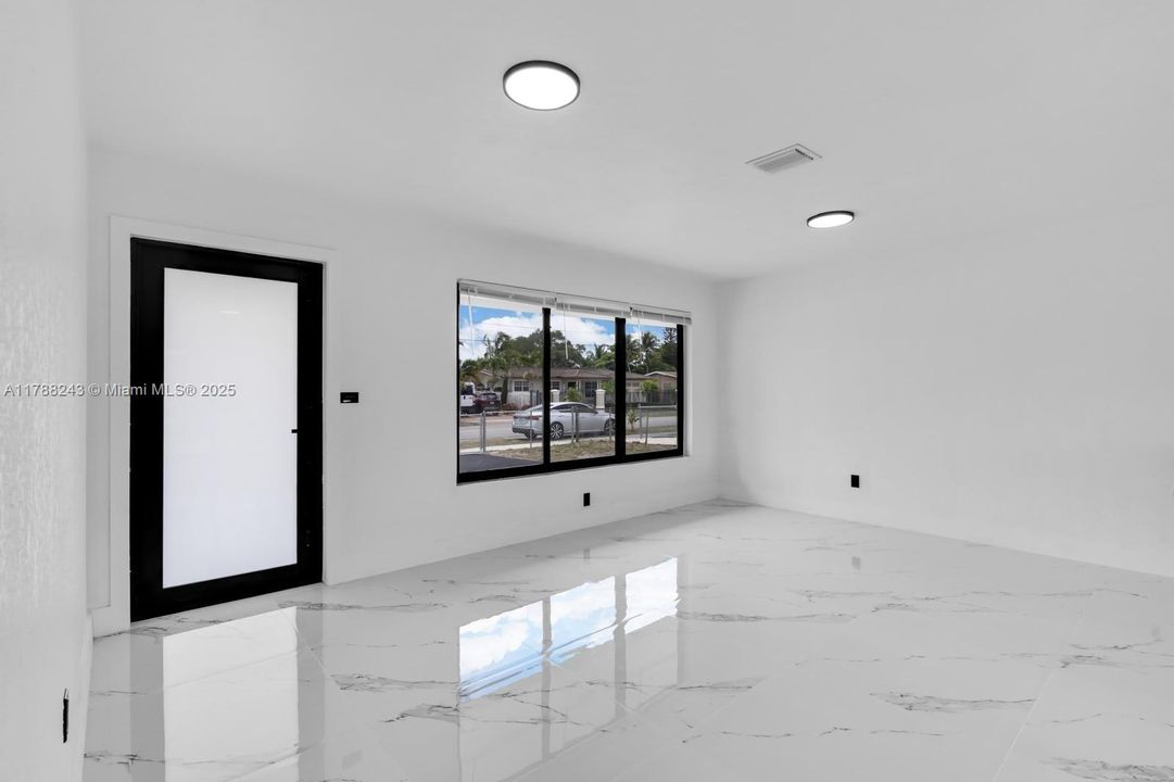 Recently Sold: $640,000 (3 beds, 2 baths, 1378 Square Feet)