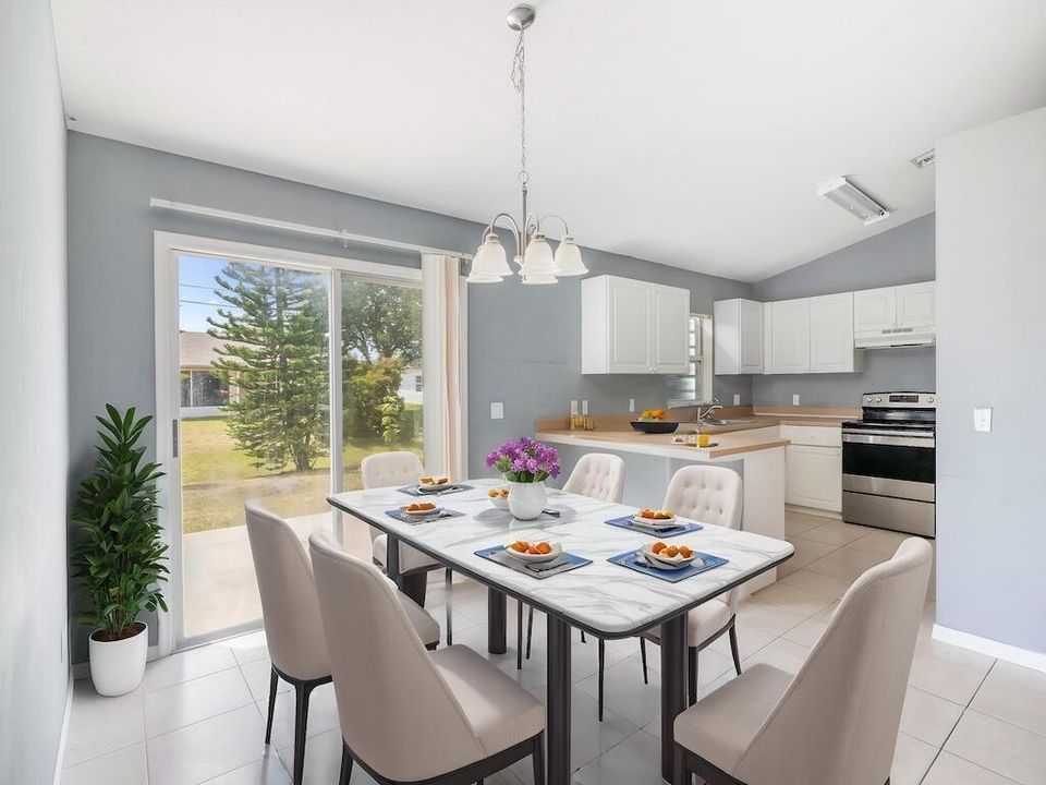 0B2A7272 - Dining Room - Standard - 3
