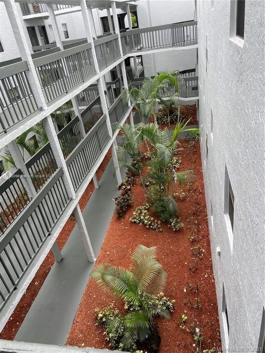 Recently Sold: $120,000 (1 beds, 1 baths, 775 Square Feet)