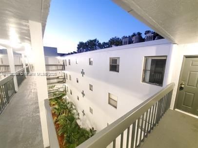 Recently Sold: $120,000 (1 beds, 1 baths, 775 Square Feet)