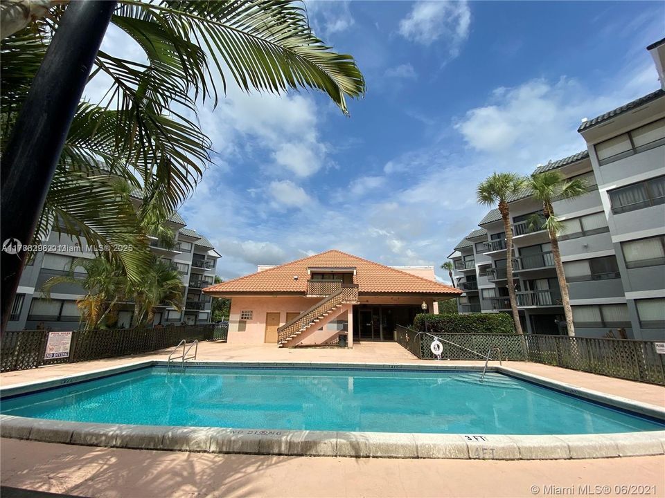 Recently Sold: $120,000 (1 beds, 1 baths, 775 Square Feet)