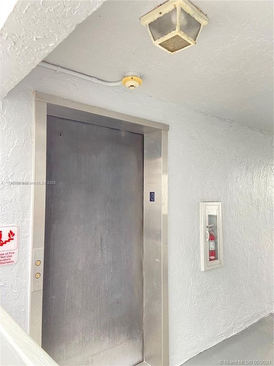 Recently Sold: $120,000 (1 beds, 1 baths, 775 Square Feet)