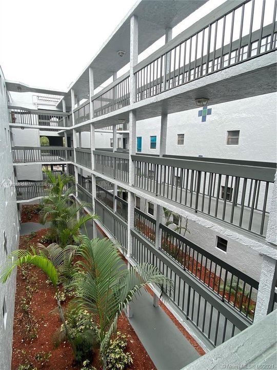 Recently Sold: $120,000 (1 beds, 1 baths, 775 Square Feet)