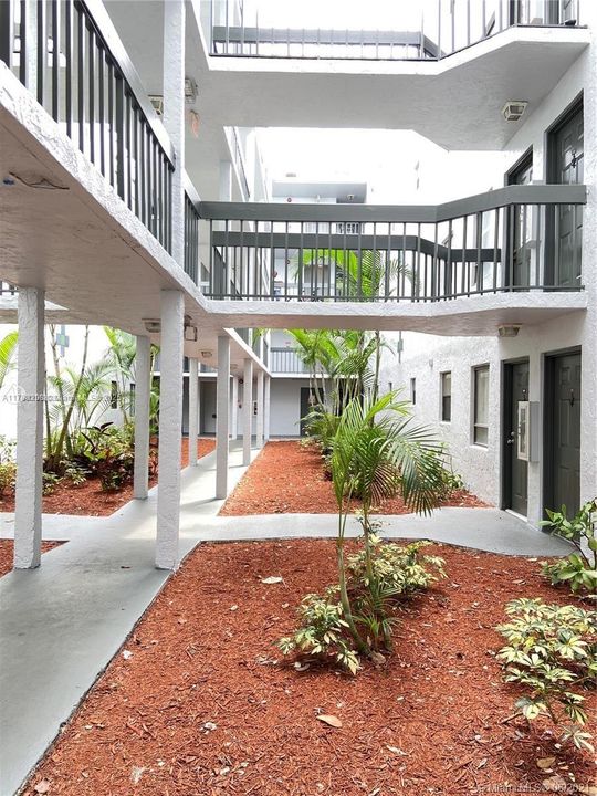 Recently Sold: $120,000 (1 beds, 1 baths, 775 Square Feet)