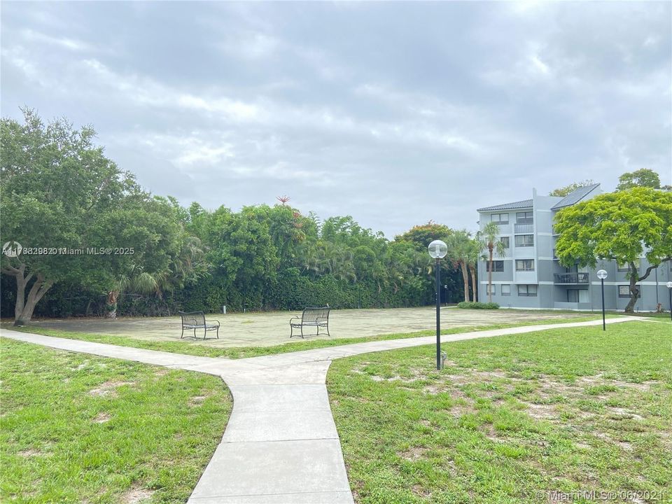 Recently Sold: $120,000 (1 beds, 1 baths, 775 Square Feet)