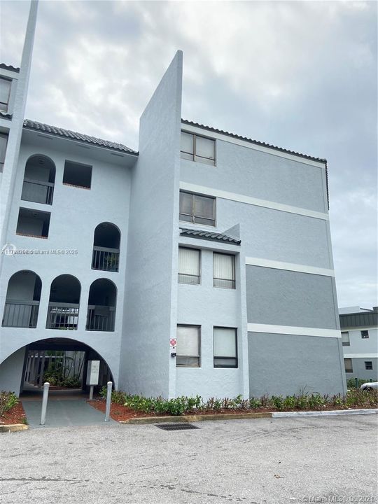 Recently Sold: $120,000 (1 beds, 1 baths, 775 Square Feet)