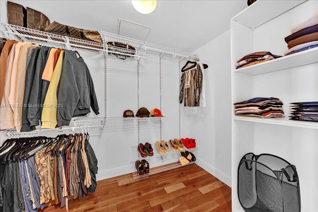 Recently Sold: $999,000 (2 beds, 2 baths, 1337 Square Feet)