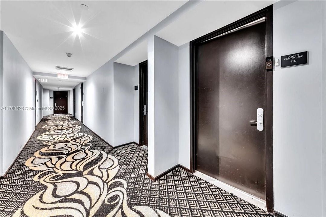 Recently Sold: $999,000 (2 beds, 2 baths, 1337 Square Feet)