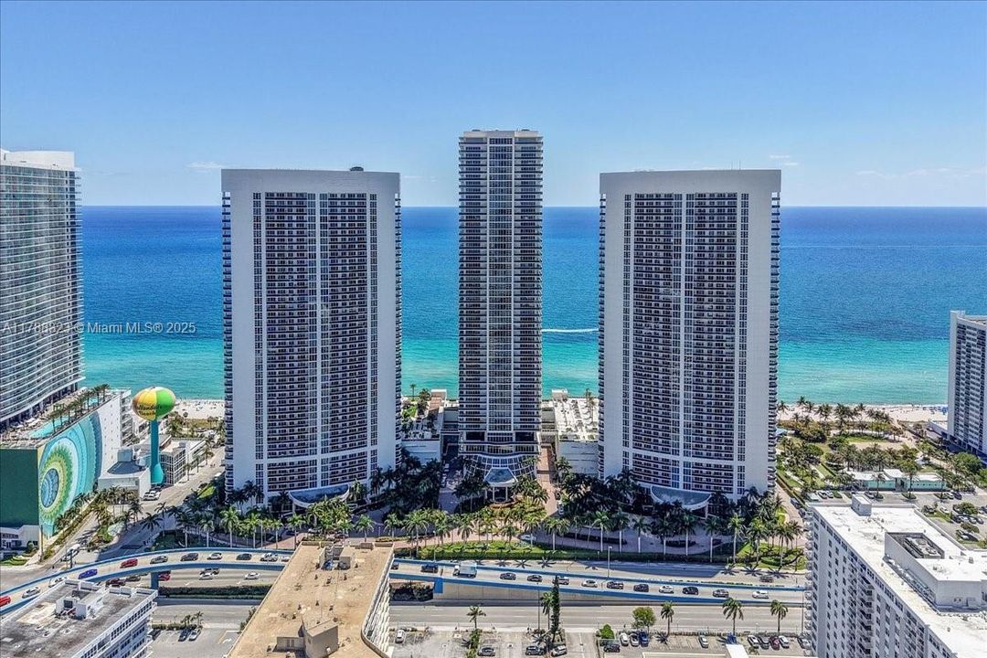 Recently Sold: $999,000 (2 beds, 2 baths, 1337 Square Feet)