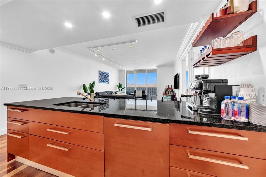 Recently Sold: $999,000 (2 beds, 2 baths, 1337 Square Feet)