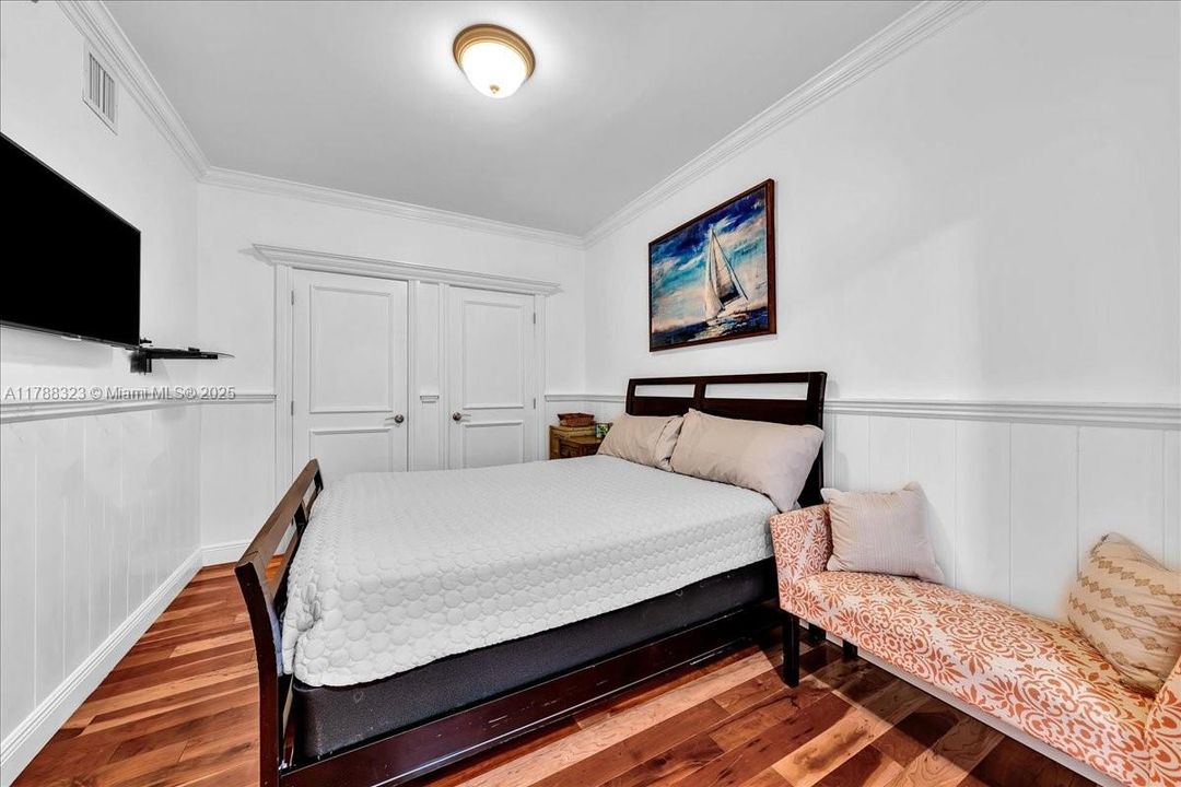 Recently Sold: $999,000 (2 beds, 2 baths, 1337 Square Feet)