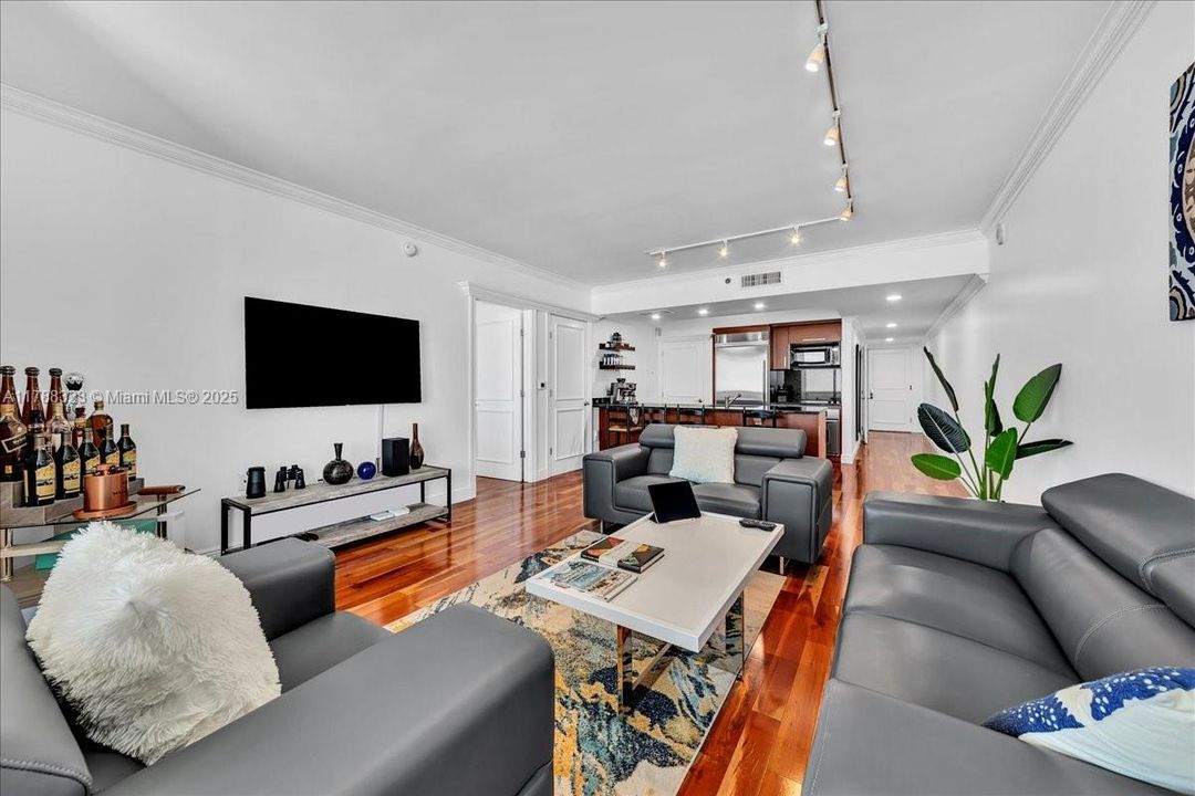Recently Sold: $999,000 (2 beds, 2 baths, 1337 Square Feet)