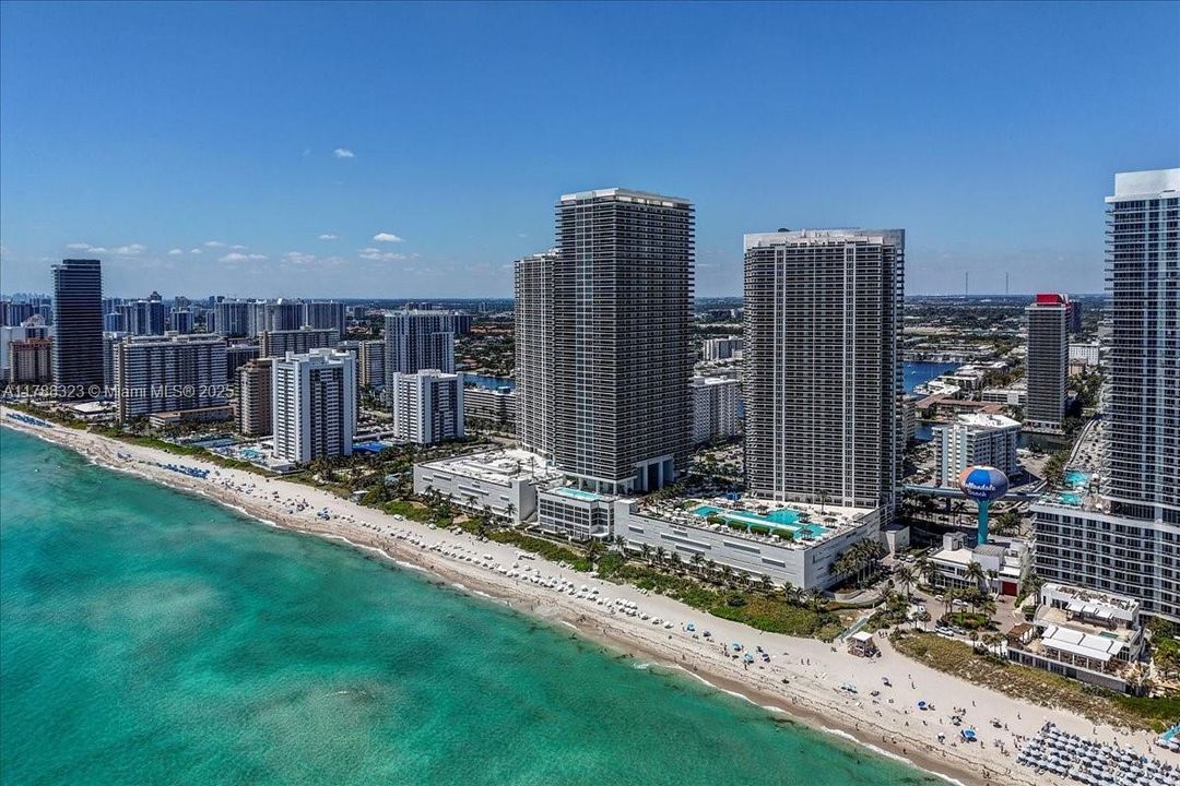 Recently Sold: $999,000 (2 beds, 2 baths, 1337 Square Feet)