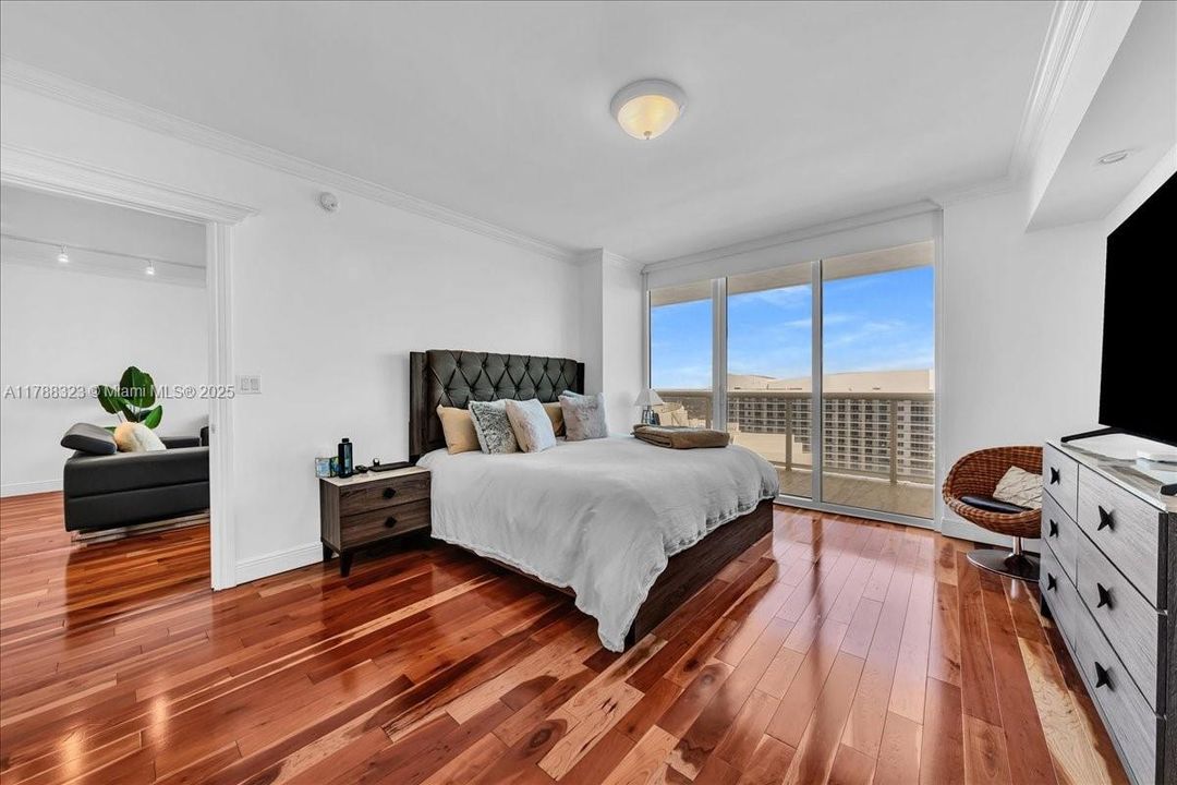 Recently Sold: $999,000 (2 beds, 2 baths, 1337 Square Feet)