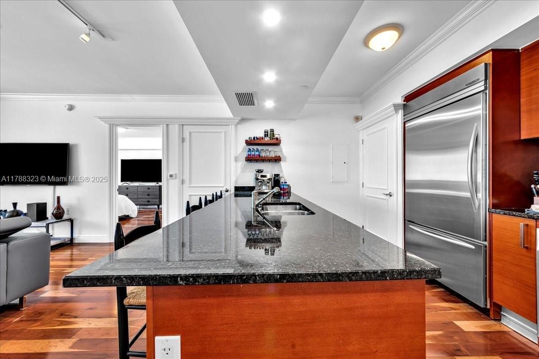 Recently Sold: $999,000 (2 beds, 2 baths, 1337 Square Feet)