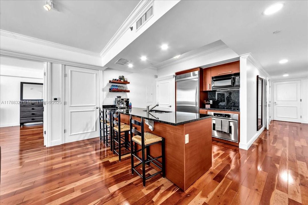 Recently Sold: $999,000 (2 beds, 2 baths, 1337 Square Feet)