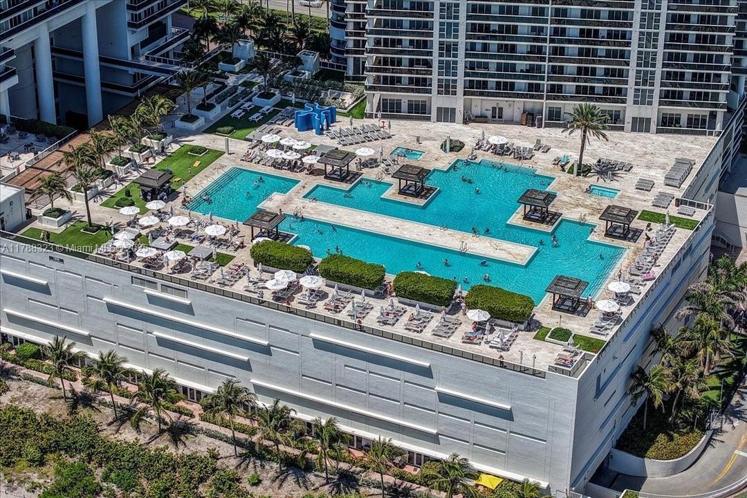 Recently Sold: $999,000 (2 beds, 2 baths, 1337 Square Feet)