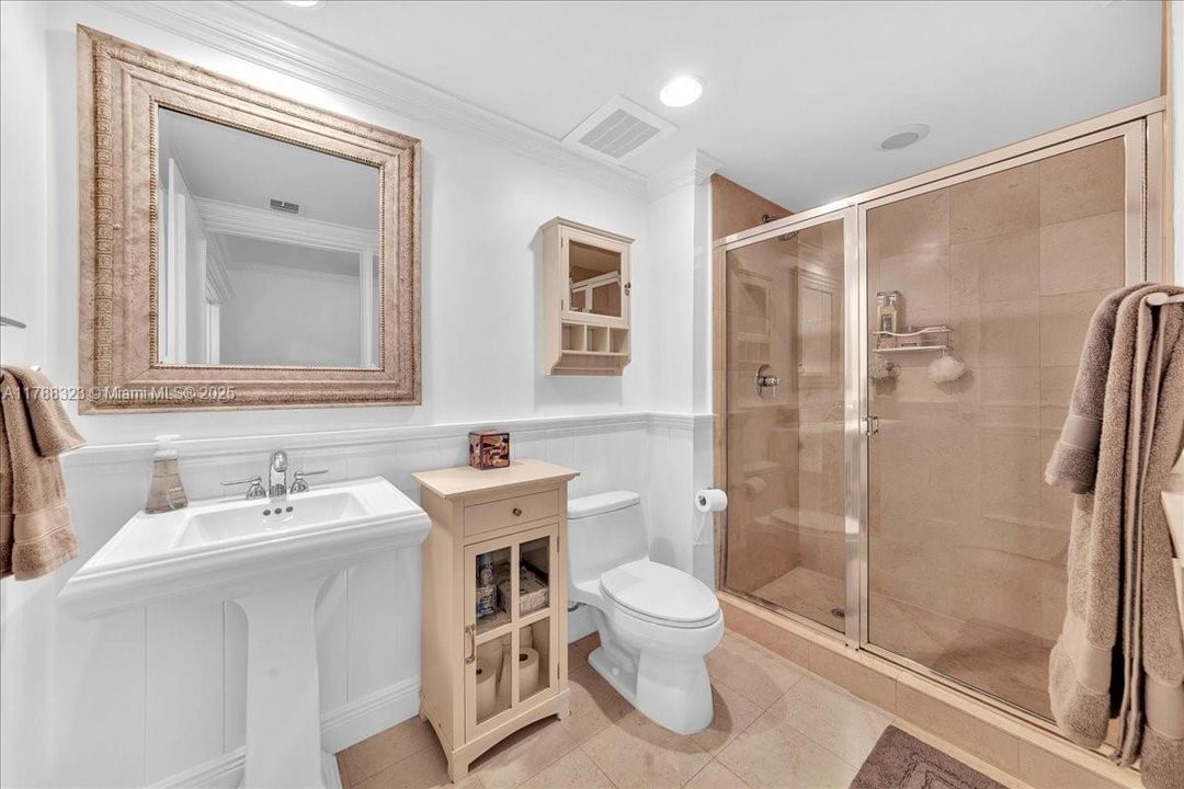 Recently Sold: $999,000 (2 beds, 2 baths, 1337 Square Feet)