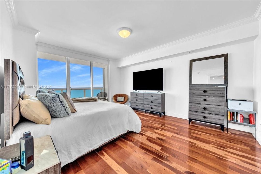 Recently Sold: $999,000 (2 beds, 2 baths, 1337 Square Feet)