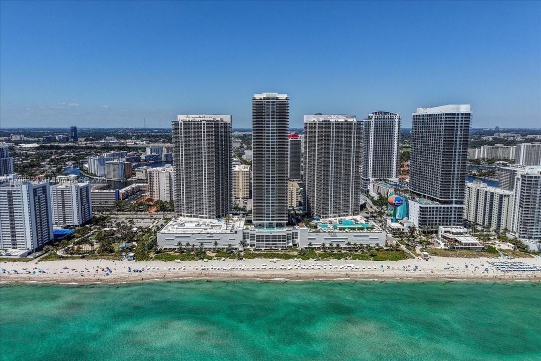 Recently Sold: $999,000 (2 beds, 2 baths, 1337 Square Feet)