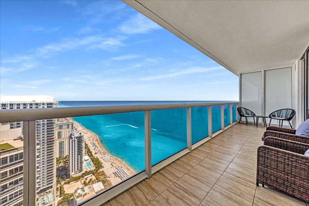 Recently Sold: $999,000 (2 beds, 2 baths, 1337 Square Feet)