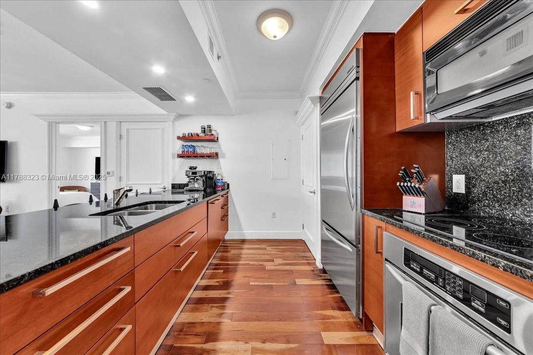 Recently Sold: $999,000 (2 beds, 2 baths, 1337 Square Feet)