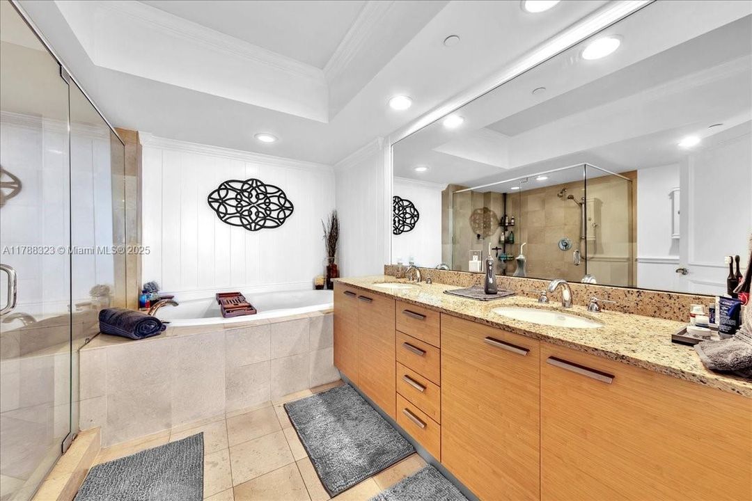 Recently Sold: $999,000 (2 beds, 2 baths, 1337 Square Feet)