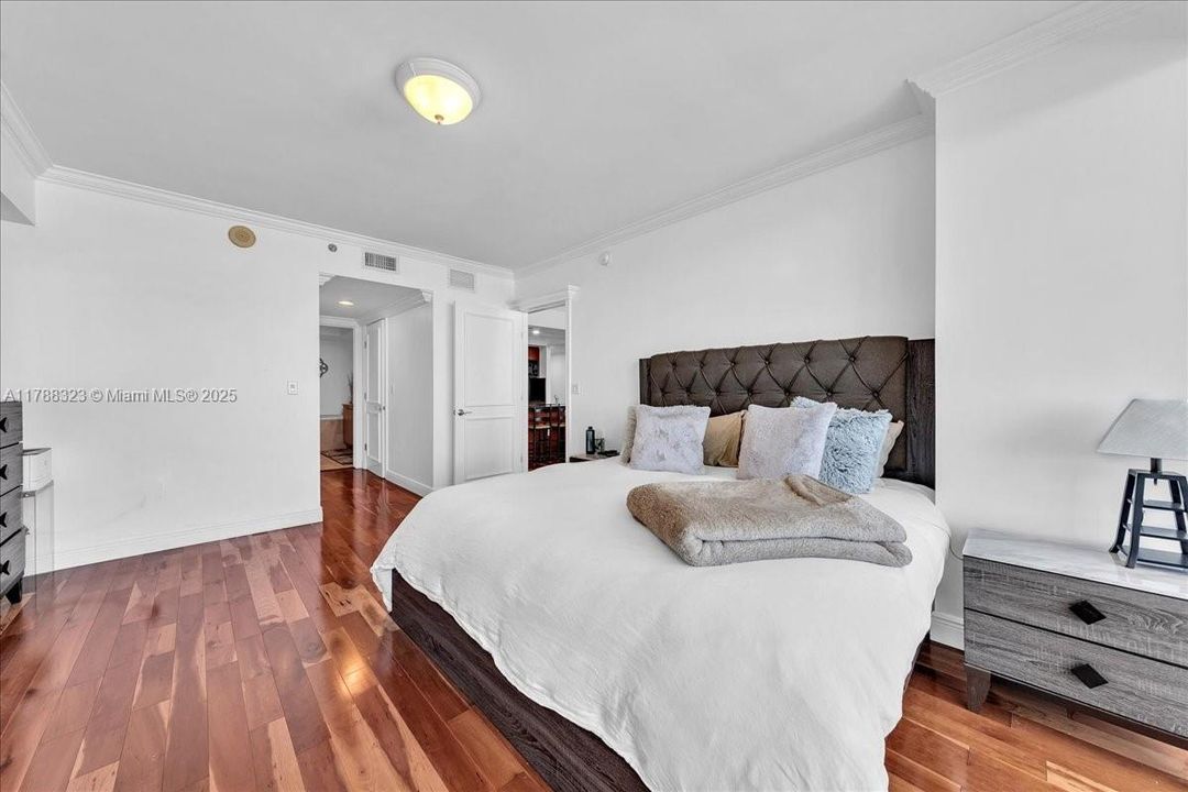 Recently Sold: $999,000 (2 beds, 2 baths, 1337 Square Feet)