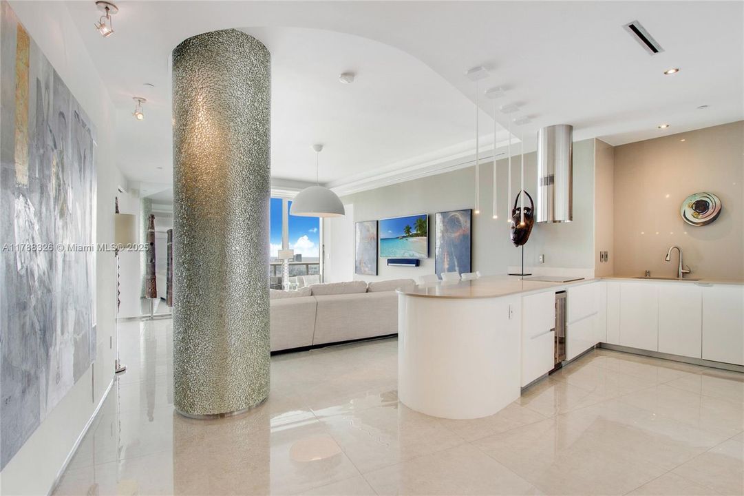 Recently Sold: $2,300,000 (2 beds, 2 baths, 1536 Square Feet)