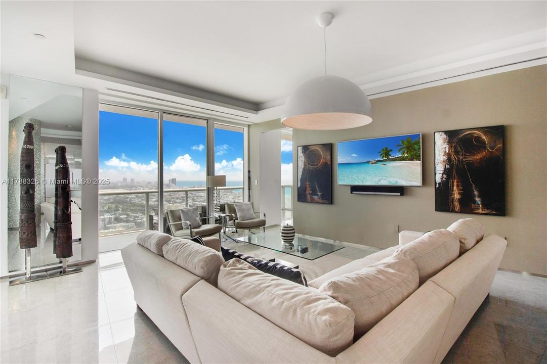 Recently Sold: $2,300,000 (2 beds, 2 baths, 1536 Square Feet)
