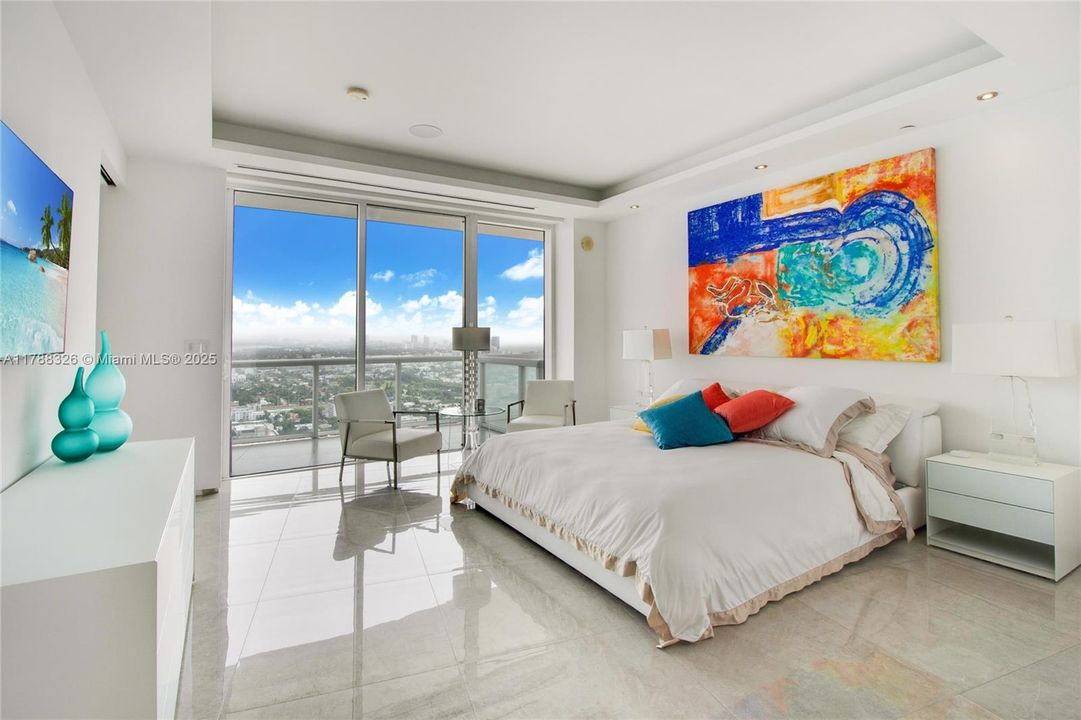 Recently Sold: $2,300,000 (2 beds, 2 baths, 1536 Square Feet)
