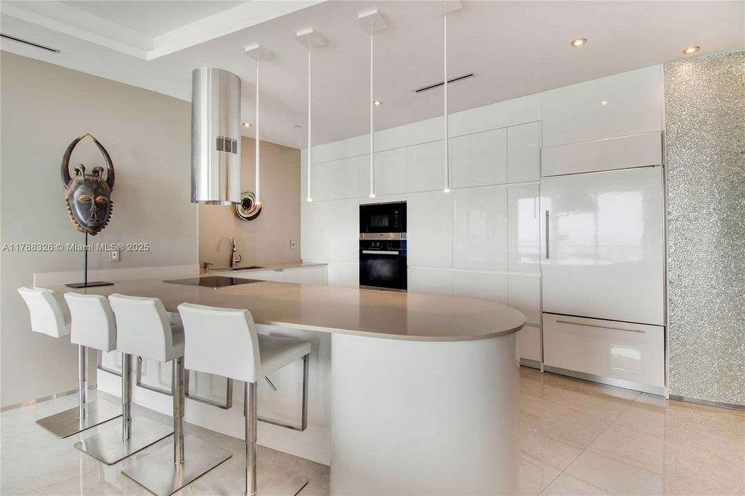 Recently Sold: $2,300,000 (2 beds, 2 baths, 1536 Square Feet)