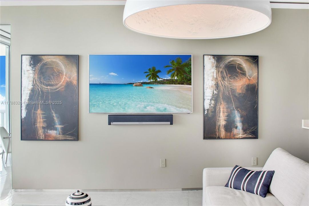 Recently Sold: $2,300,000 (2 beds, 2 baths, 1536 Square Feet)