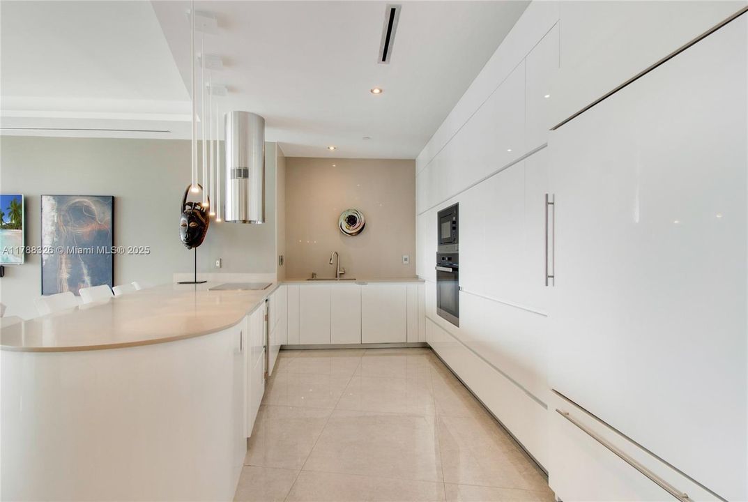 Recently Sold: $2,300,000 (2 beds, 2 baths, 1536 Square Feet)