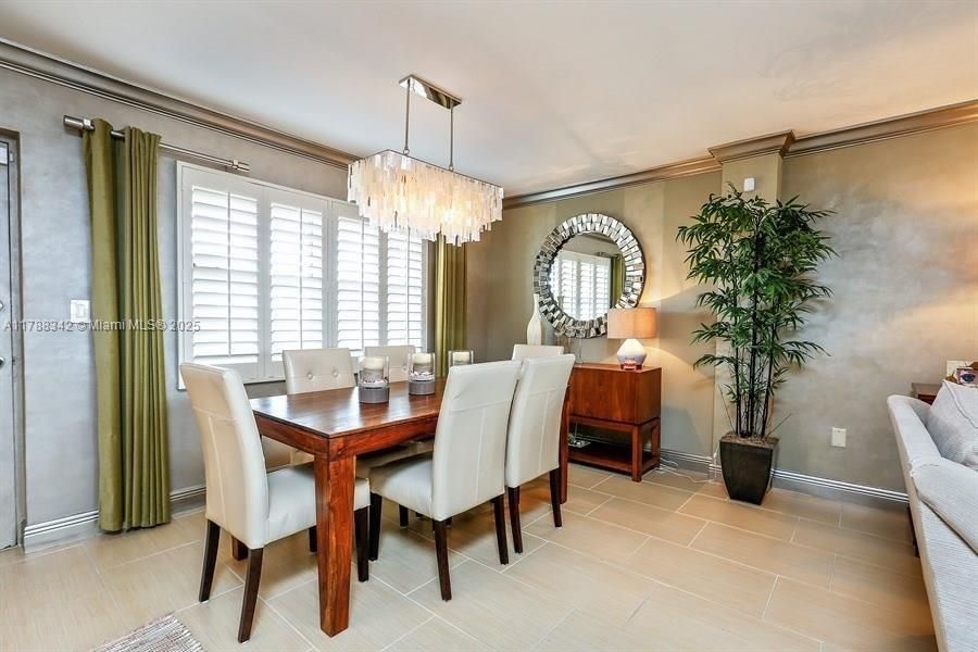 For Rent: $2,400 (2 beds, 2 baths, 858 Square Feet)