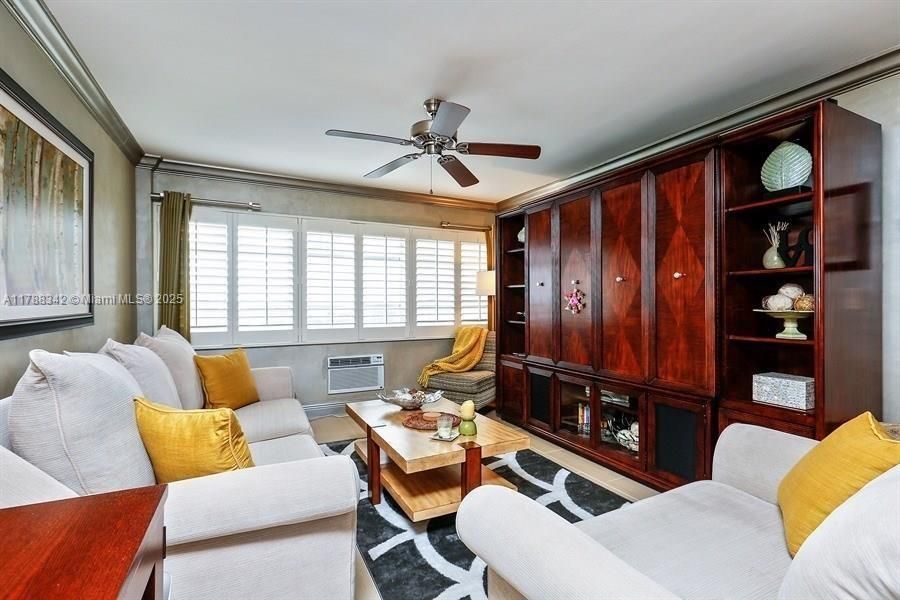 For Rent: $2,400 (2 beds, 2 baths, 858 Square Feet)