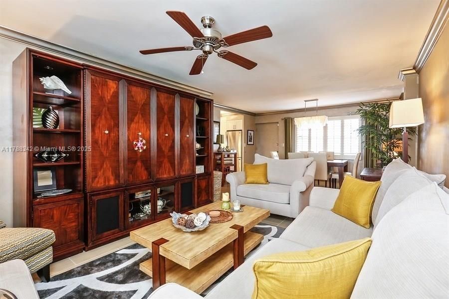 For Rent: $2,400 (2 beds, 2 baths, 858 Square Feet)