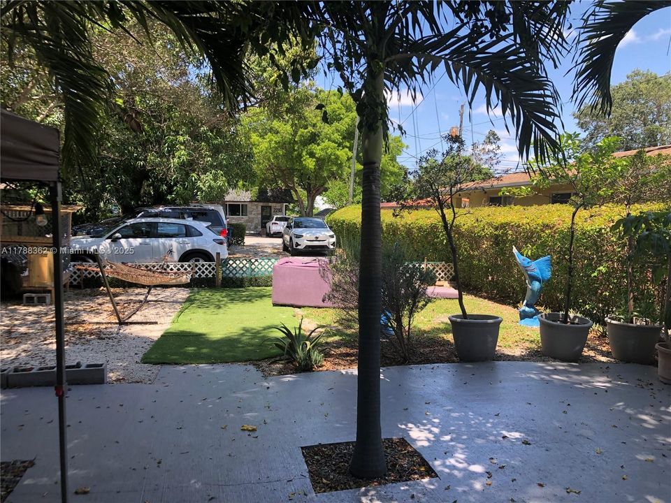 For Sale: $695,000 (5 beds, 2 baths, 2692 Square Feet)