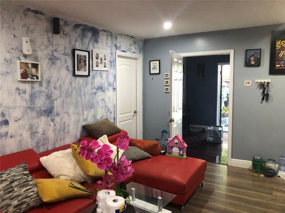 For Sale: $695,000 (5 beds, 2 baths, 2692 Square Feet)