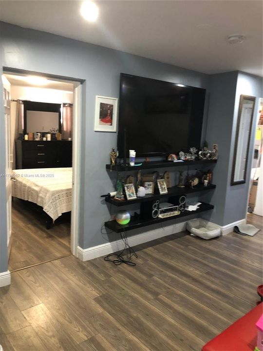 For Sale: $695,000 (5 beds, 2 baths, 2692 Square Feet)