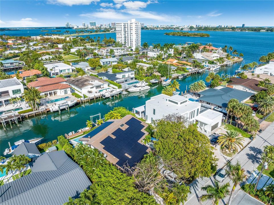 最近售出: $4,495,000 (4 贝兹, 3 浴室, 3376 平方英尺)