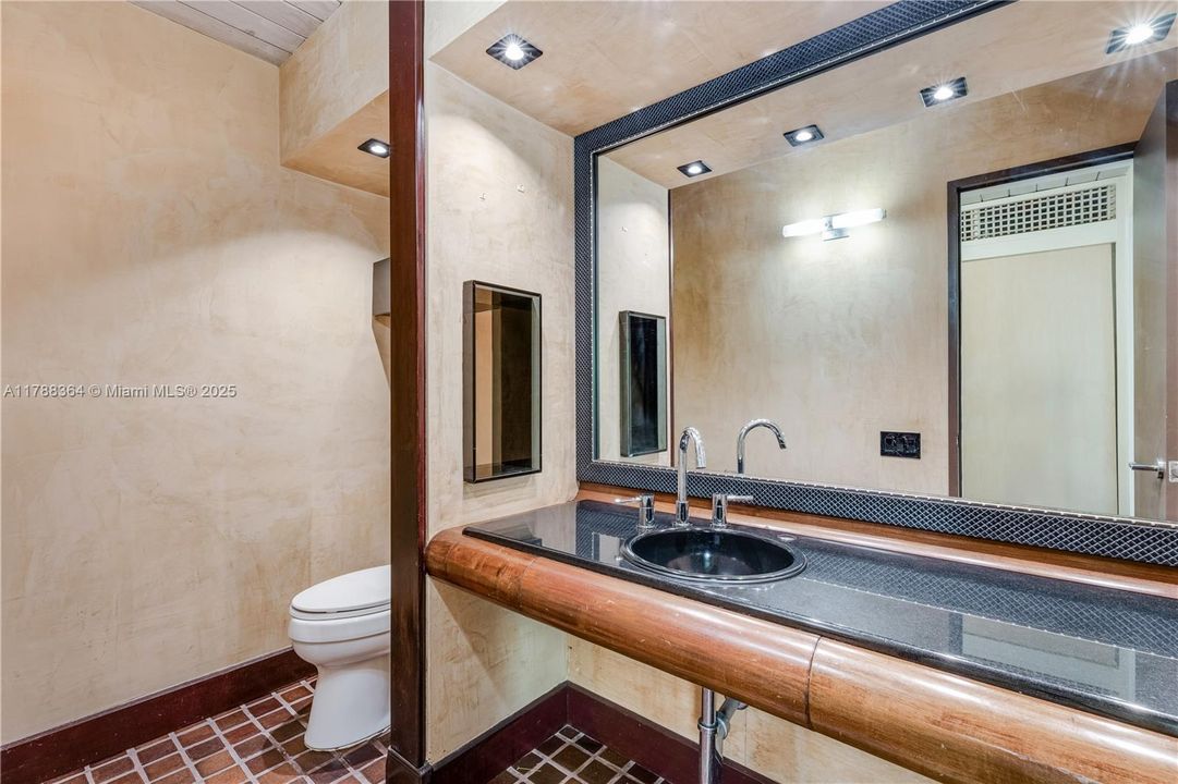 最近售出: $4,495,000 (4 贝兹, 3 浴室, 3376 平方英尺)