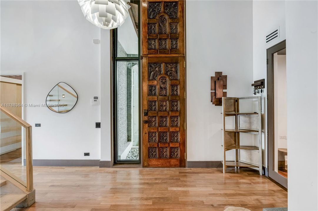 最近售出: $4,495,000 (4 贝兹, 3 浴室, 3376 平方英尺)