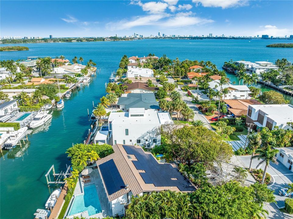 最近售出: $4,495,000 (4 贝兹, 3 浴室, 3376 平方英尺)