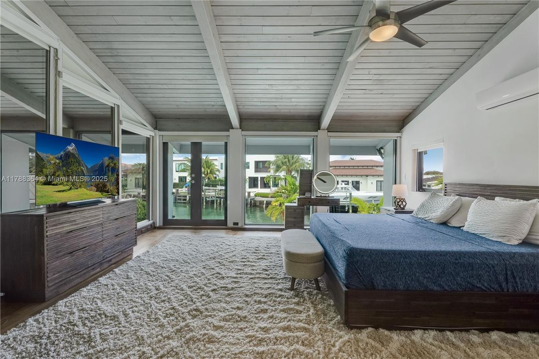 最近售出: $4,495,000 (4 贝兹, 3 浴室, 3376 平方英尺)