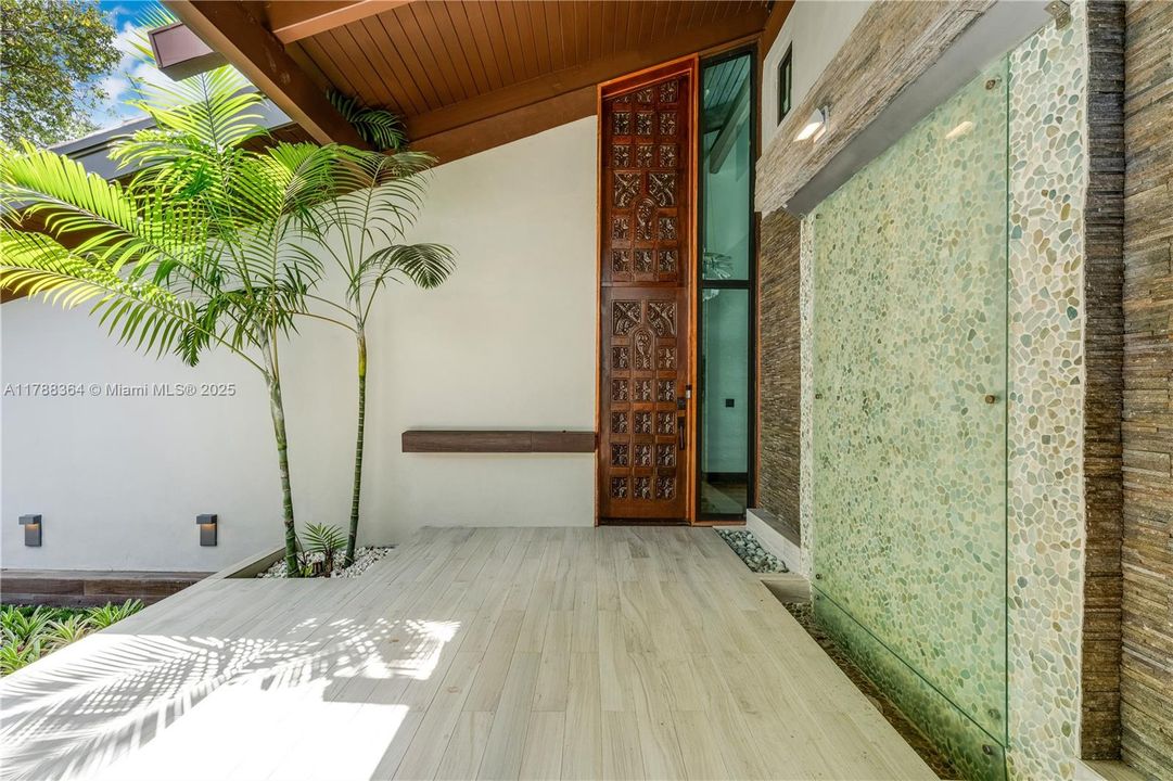 最近售出: $4,495,000 (4 贝兹, 3 浴室, 3376 平方英尺)