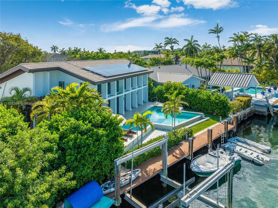 最近售出: $4,495,000 (4 贝兹, 3 浴室, 3376 平方英尺)