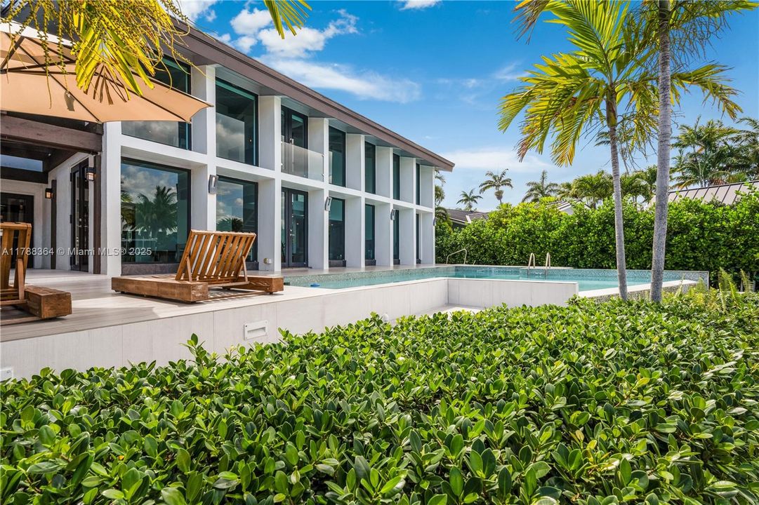 最近售出: $4,495,000 (4 贝兹, 3 浴室, 3376 平方英尺)