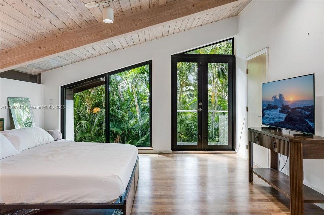 最近售出: $4,495,000 (4 贝兹, 3 浴室, 3376 平方英尺)